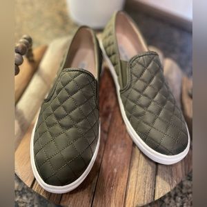 🔥BOGO🔥 Deep Olive Steve Madden Sneakers 8.5